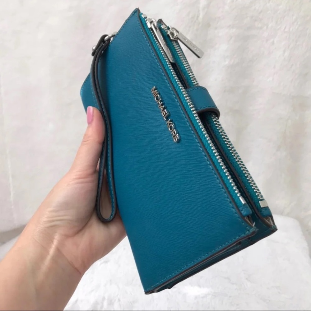 Michael Kors jet set wallet